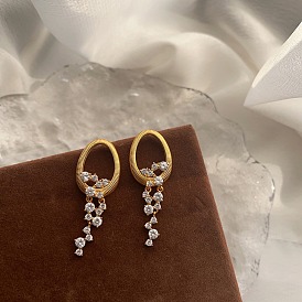 Овальные серьги-гвоздики с микропаве из прозрачных кубических цирконий из латуни