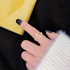 Fashionable Luxury Minimalist Open Ring for Women - Gold Hollow Chain Ring, Delicate Hand Jewelry.