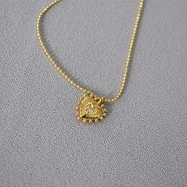 Ожерелье с кулоном в виде сердца из латуни с микропаве и цирконием на цепочках из шариков