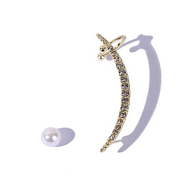 Fashionable Asymmetric Moon Ear Cuff with Metal and Pearl Earrings