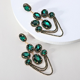 Серьги-гвоздики в виде арки с овальными стразами из сплава.