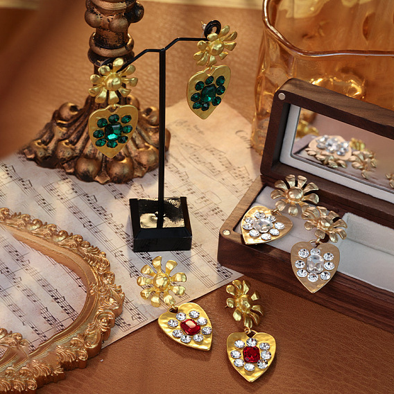 Серьги-гвоздики из сплава со стразами в форме цветка и сердца, золотые