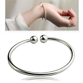 Minimalist Silver Bangle Bracelet with Garlic Design for Women