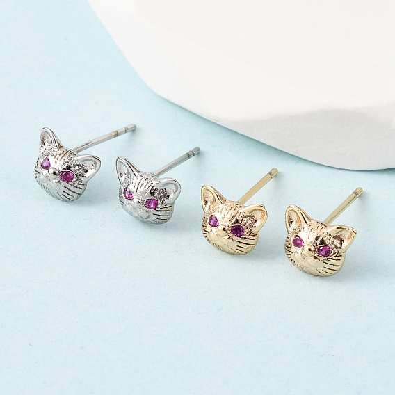 Серьги-гвоздики из латуни с микропаве из кубических цирконий в форме кошки