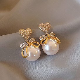 Серьги-гвоздики в форме сердца с бантиком, украшенные стразами, в стиле Дня святого Валентина, с пластиковыми бусинами из искусственного жемчуга