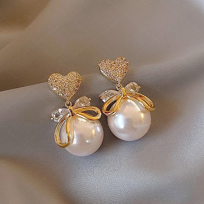 Серьги-гвоздики в форме сердца с бантиком, украшенные стразами, в стиле Дня святого Валентина, с пластиковыми бусинами из искусственного жемчуга