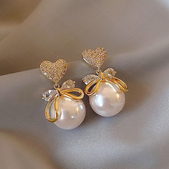 Серьги-гвоздики в форме сердца с бантиком, украшенные стразами, в стиле Дня святого Валентина, с пластиковыми бусинами из искусственного жемчуга