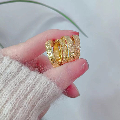 Латунные кольца с узором «колотый лед»