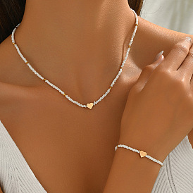 Наборы ожерелий и браслетов из стеклянных и пластиковых бусин., сердце