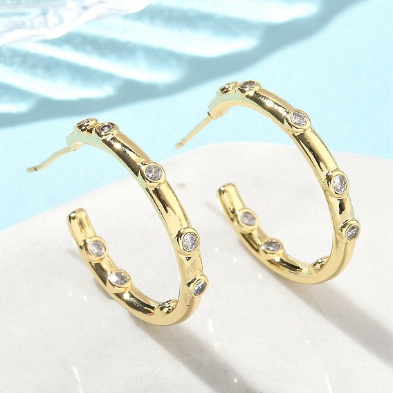 Серьги-гвоздики из латуни в форме буквы С с микропаве из прозрачных кубических цирконий, без свинца и без кадмия, долговечный