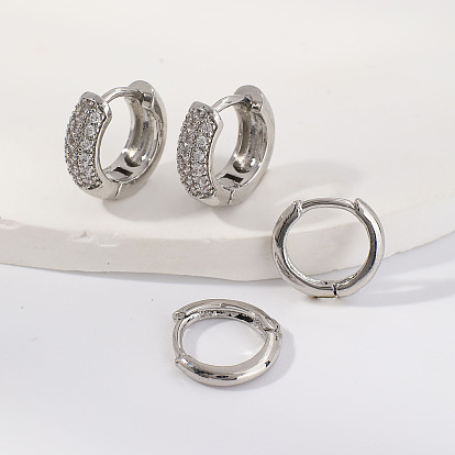 Элегантные латунные серьги-кольца, с четким кубического циркония