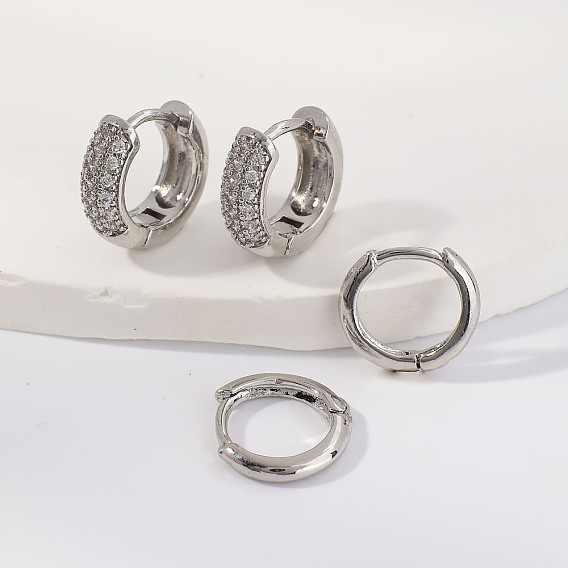 Элегантные латунные серьги-кольца, с четким кубического циркония