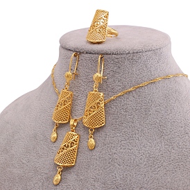 Комплекты из полых трапециевидных латунных подвесок, серег-колец и колец