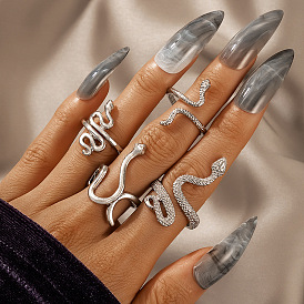 Retro Snake Animal Ring Set - 4 Pieces with Multiple Serpent Designs for Women's Fashion Jewelry