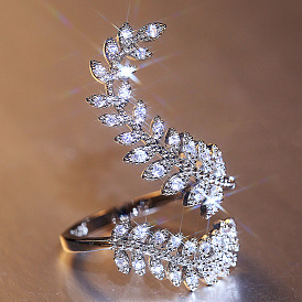 Leafy Chic: anillo largo con forma de hoja de planta y circonita cúbica para mujer, pieza de joyería creativa única