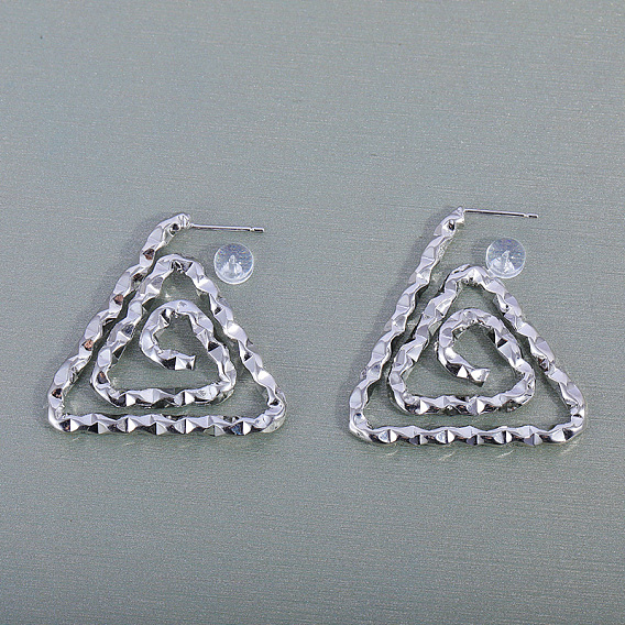 Серьги-гвоздики из латуни с треугольным спиральным узором