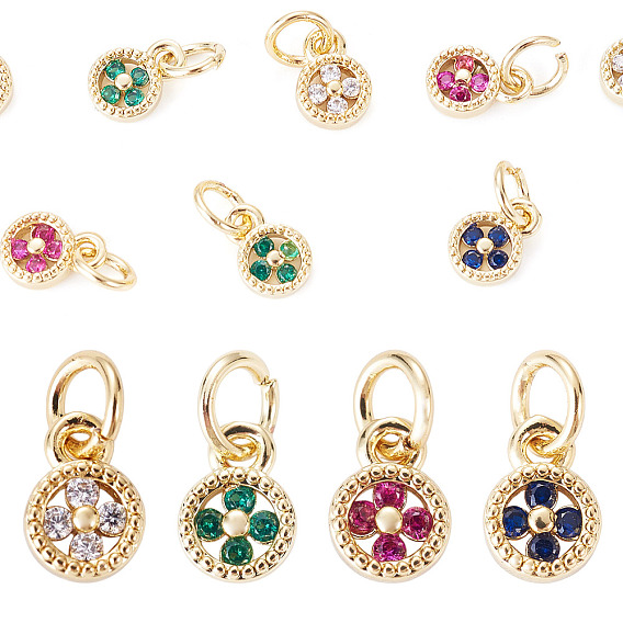 8 pcs 4 couleurs pendentifs en laiton micro pavé zircone cubique, rond plat avec breloques en forme de trèfle, sans plomb et sans cadmium, plaqué longue durée, crémaillère plaquage