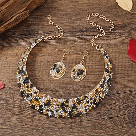 Комплект из овального чокера с пайетками и серег-подвесок из сплава, золотые