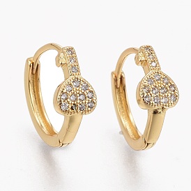 Latón micro pave pendientes de aro huggie zirconia cúbica transparente, larga duración plateado, anillo con llave de corazón