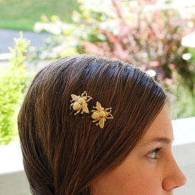 Chic Bee-shaped Hair Clip for Women - Creative and Elegant F118 Hair Accessory