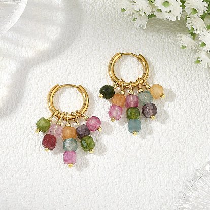 Окрашенный натуральный белый нефрит с латунными серьгами-кольцами, круглые