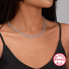 Collier élégant en argent sterling avec chaîne à pampilles carrées et pavé de zircones cubiques transparentes pour banquet et mariage