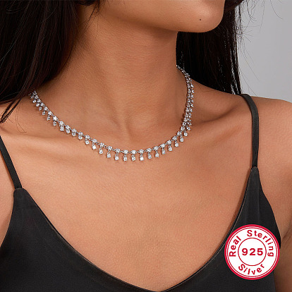 Collier élégant en argent sterling avec chaîne à pampilles carrées et pavé de zircones cubiques transparentes pour banquet et mariage