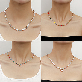 Collier pendentif coeur fait main en perles grises minimaliste pour femme