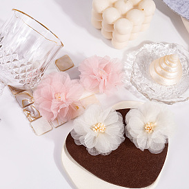 Boucles d'oreilles délicates en dentelle florale avec mousseline multicouche et aiguilles en argent doux