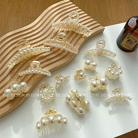 Pearl Hair Accessories - Elegant Hair Clips for Girls, Various Sizes, Chic Design.