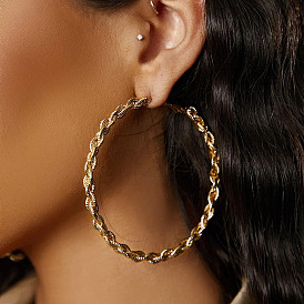 Модные женские металлические серьги-кольца с геометрическим рисунком - шикарно и стильно