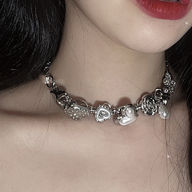 Chinese-style high-end love pearl strawberry flower necklace - vintage button collarbone chain.