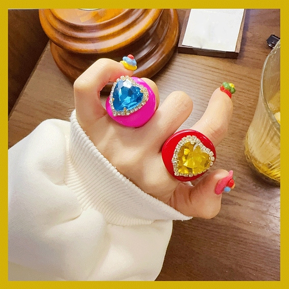 Кольца из смолы в форме сердца, хрустальных страз и стекла