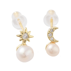 Boucles d'oreilles asymétriques en perles naturelles, avec des accessoires en laiton micro pavé de zircones cubiques et des épingles en argent sterling, soleil et lune