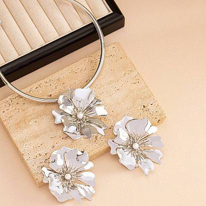 Ожерелья с подвесками из цветочного сплава и комплекты серег-гвоздиков для женщин, с имитацией жемчуга