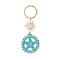 Плоский круглый брелок со звездочкой и стеклянным узором на ткацком станке, с латунной подвеской в виде солнечного затмения и железными кольцами