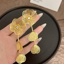 Серьги-гвоздики с подвесками из сплава с кристаллами и стразами в виде цветов и листьев