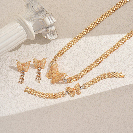 Элегантные комплекты из французского сплава со стразами в форме полых бабочек, серег и ожерелий для женских банкетов и свадеб.