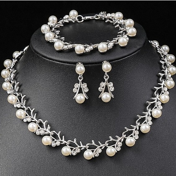 Ожерелья, браслеты и серьги-гвоздики из сплава, хрустальных страз и пластиковых жемчужин в форме листьев