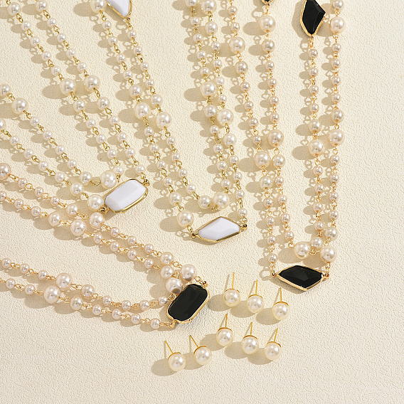 Женские комплекты сережек-гвоздиков из сплава и искусственного жемчуга, а также бус из бусин., золотые