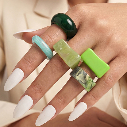 Set aus Fingerringen aus Kunstharz, Mischformen