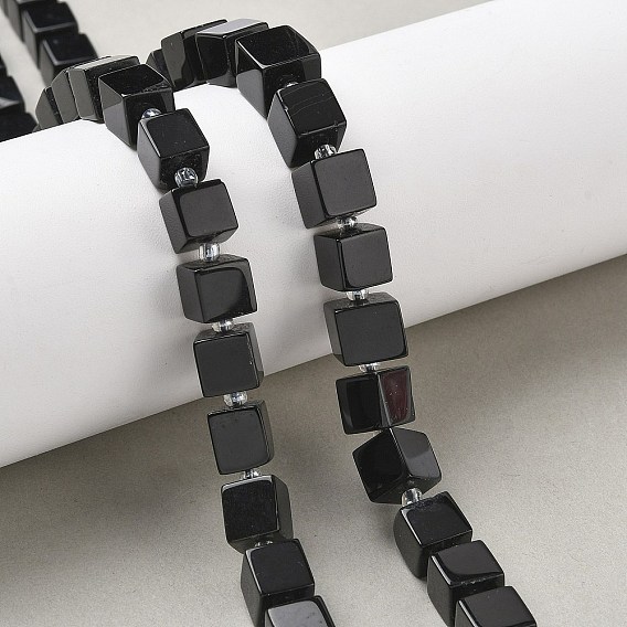 Натуральные бусины из черного оникса (окрашенные и нагретые), кубические, с бисером