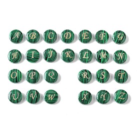 Perles synthétiques malachite, avec des tranches de laiton aux tons dorés, plat rond avec la lettre