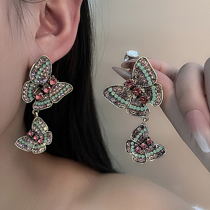 Серьги-гвоздики из сплава с бабочками и стразами