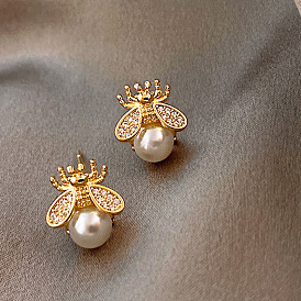 Fashionable Bee Pearl Earrings for Women, Alloy Animal Studs with Imitation Pearls.