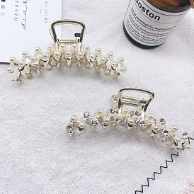 Elegant Hair Clip with Rhinestone for Stylish and Graceful Travel Hair.