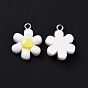 Непрозрачные подвески смолы, с платиновыми тоновыми железными петлями, цветочный шарм
