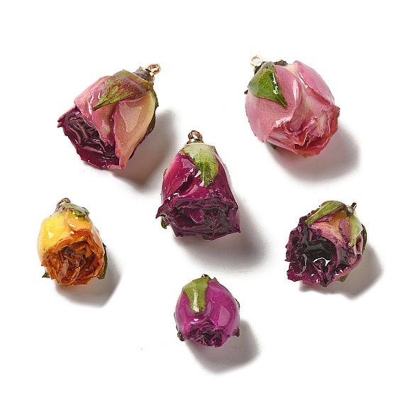 Стабилизированная роза с подвесками из золотого сплава