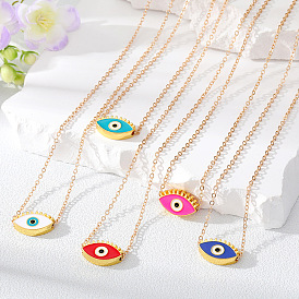 Colorful Alloy Eyelash Eye Pendant Necklace for Women, Vintage and Personalized.