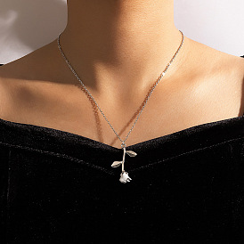 Chic Alloy Necklace with Elegant White Flower Pendant - Minimalist Style Jewelry